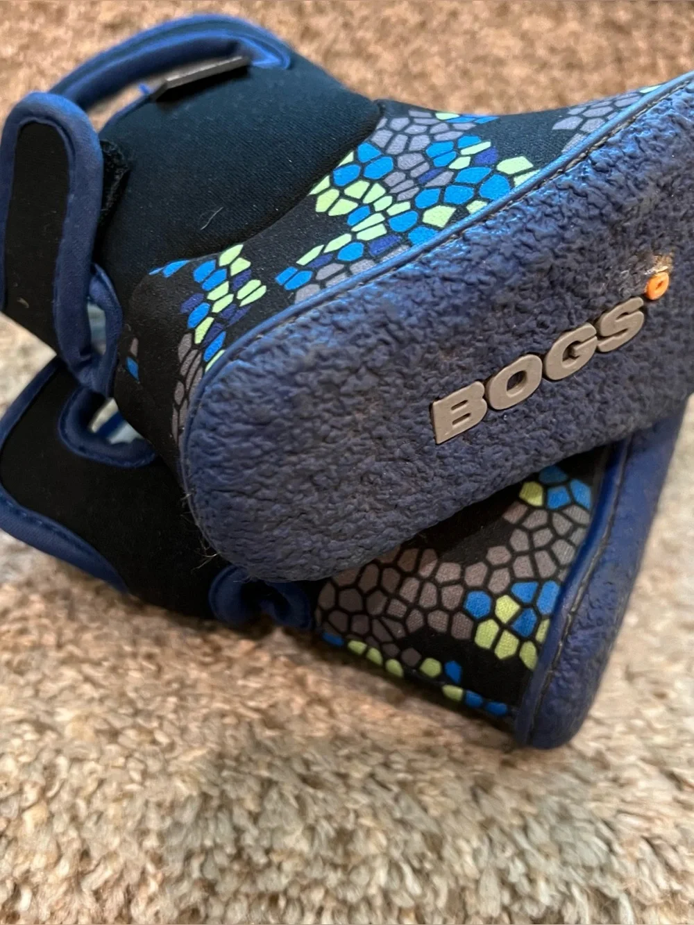 Bogs Infant Black Waterproof Boots with Blue & Green Mosaic Pattern Size 4